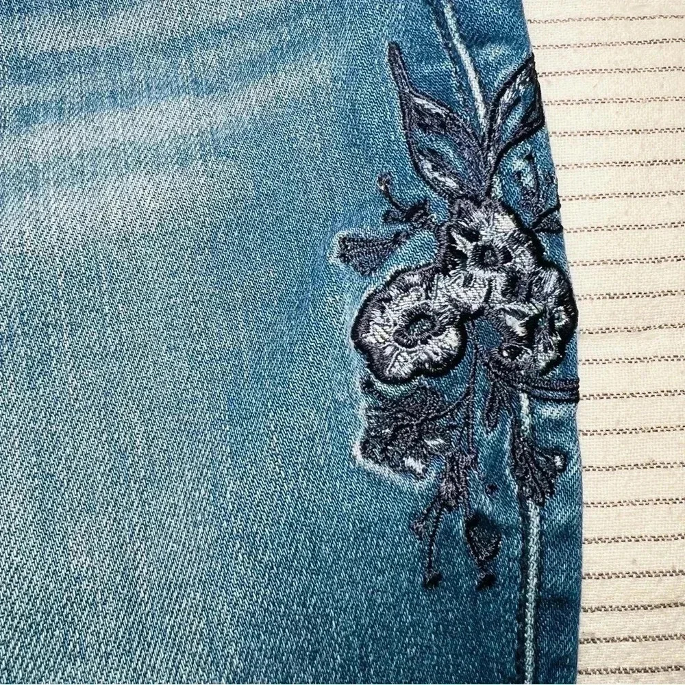 White House Black Market Skinny Crop Jeans - embroidered floral - Picture 7 of 15